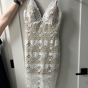Lulus white lace bodycon dress in size small, hits just above knees